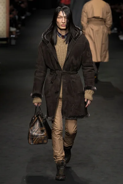 Look 14